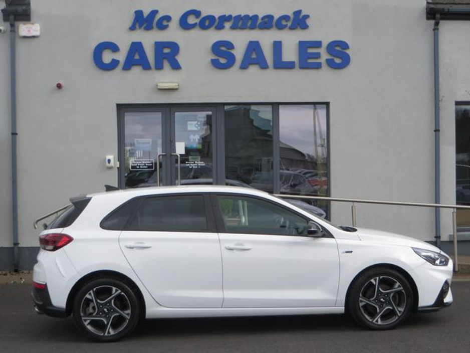 2022 Hyundai i30 - image 2