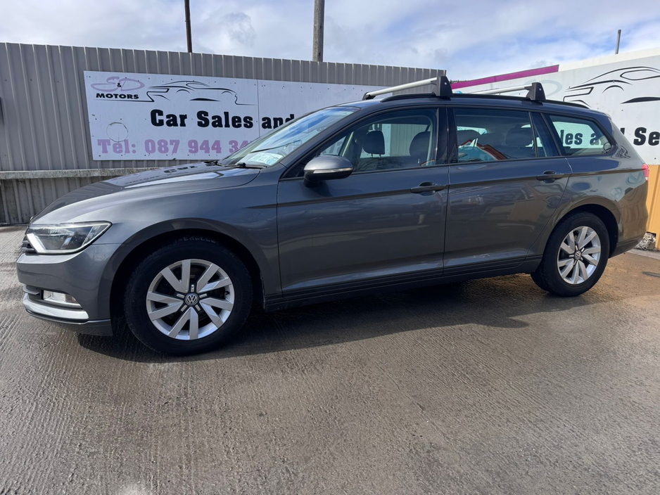 2016 Volkswagen Passat - image 3