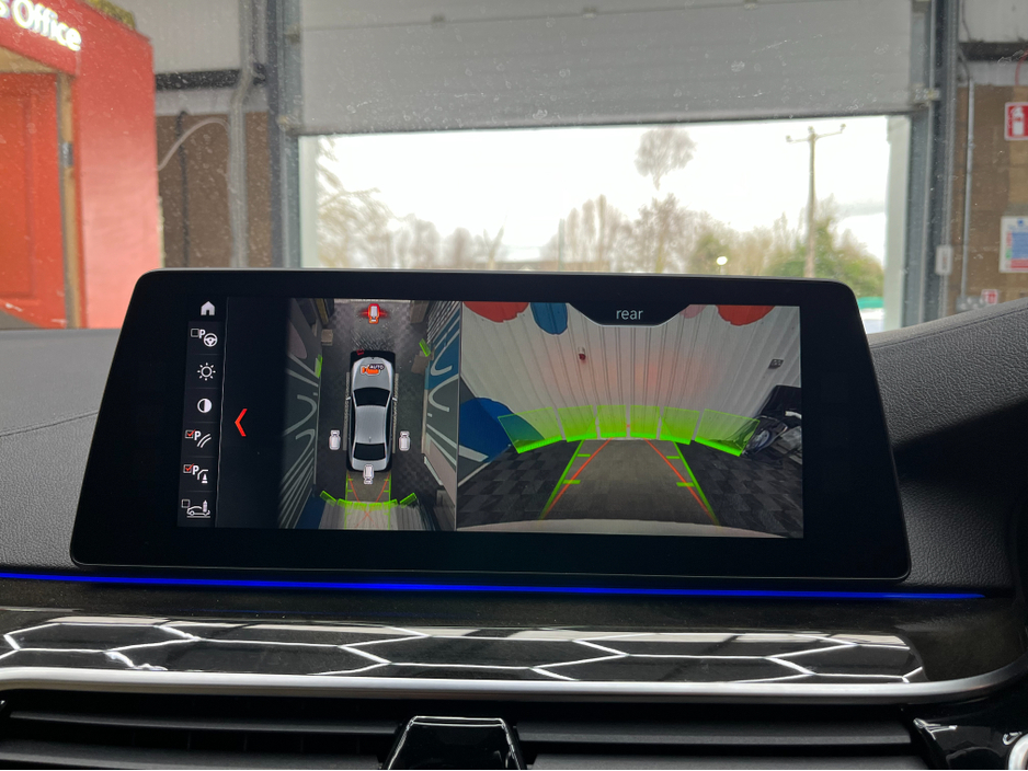 2017 BMW 5 Series - image 26