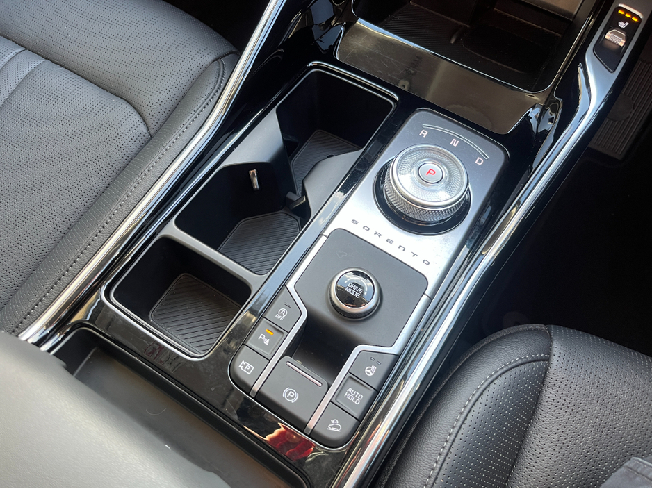 2025 Kia Sorento - image 22
