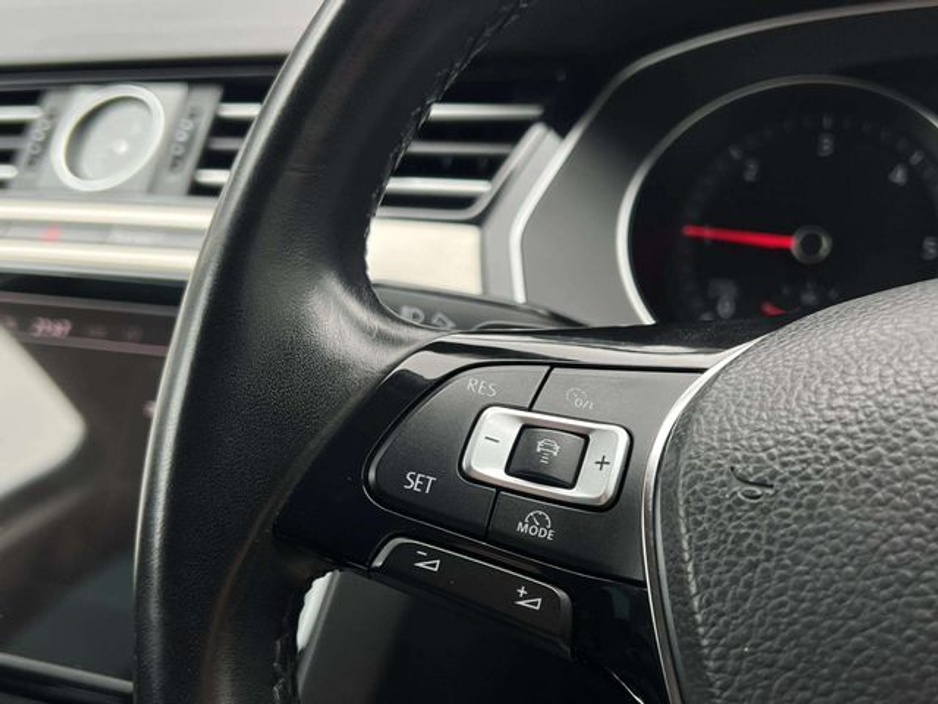 2018 Volkswagen Passat - image 6