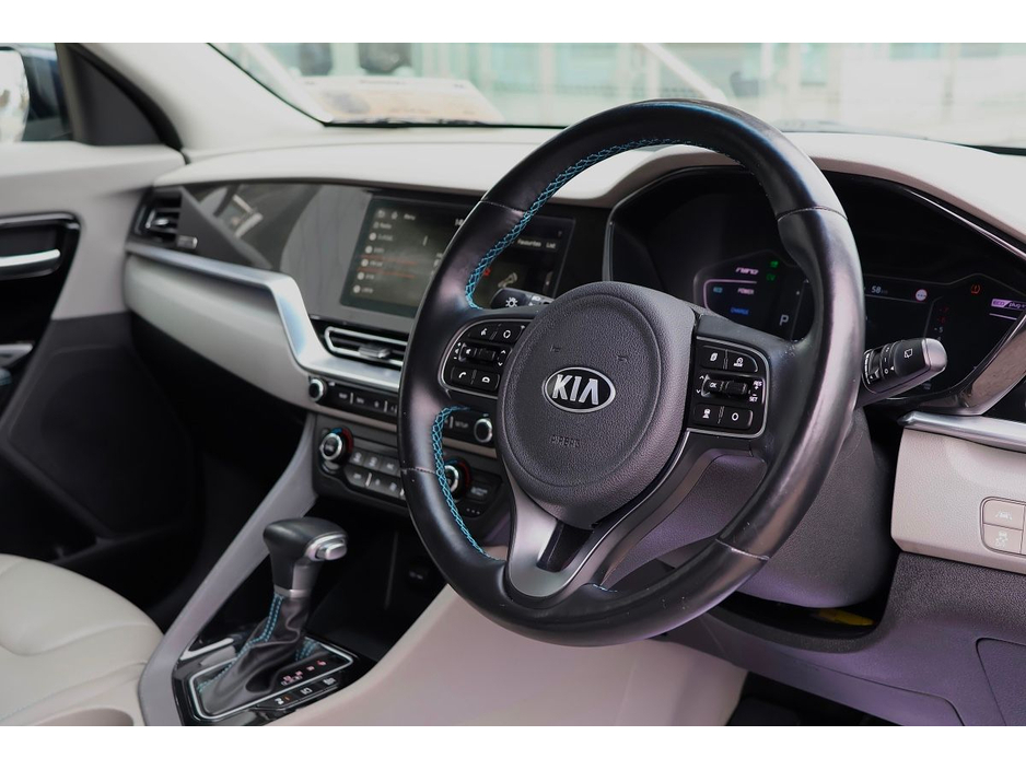 2020 Kia Niro - image 8