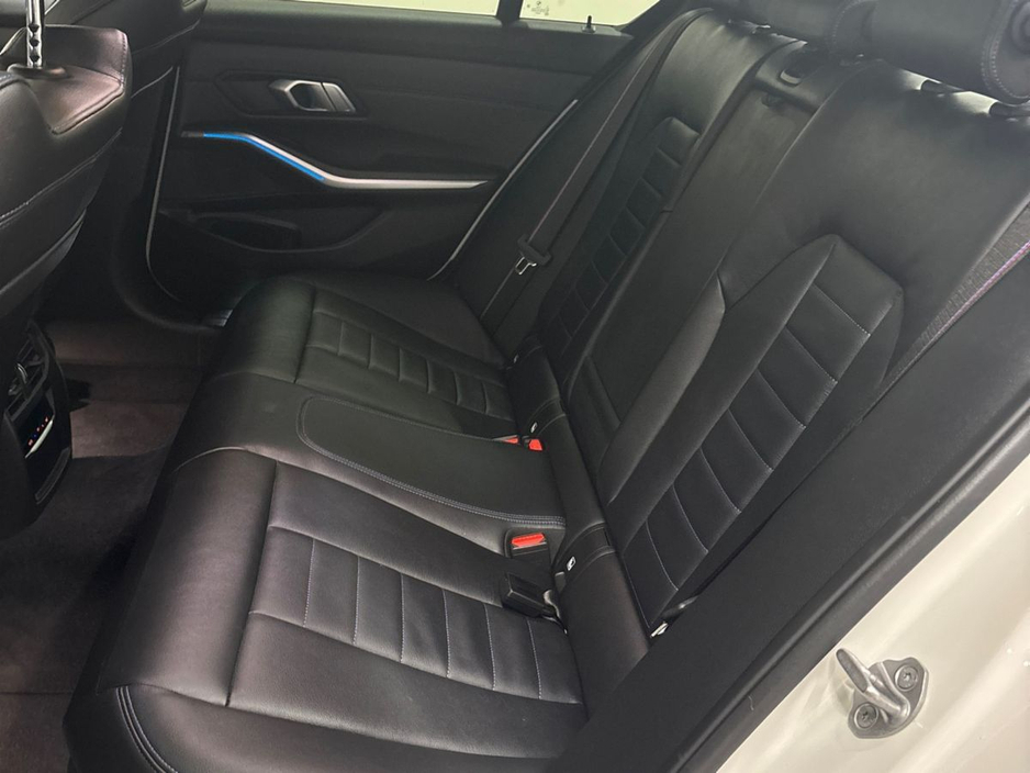 2022 BMW 3 Series - image 22