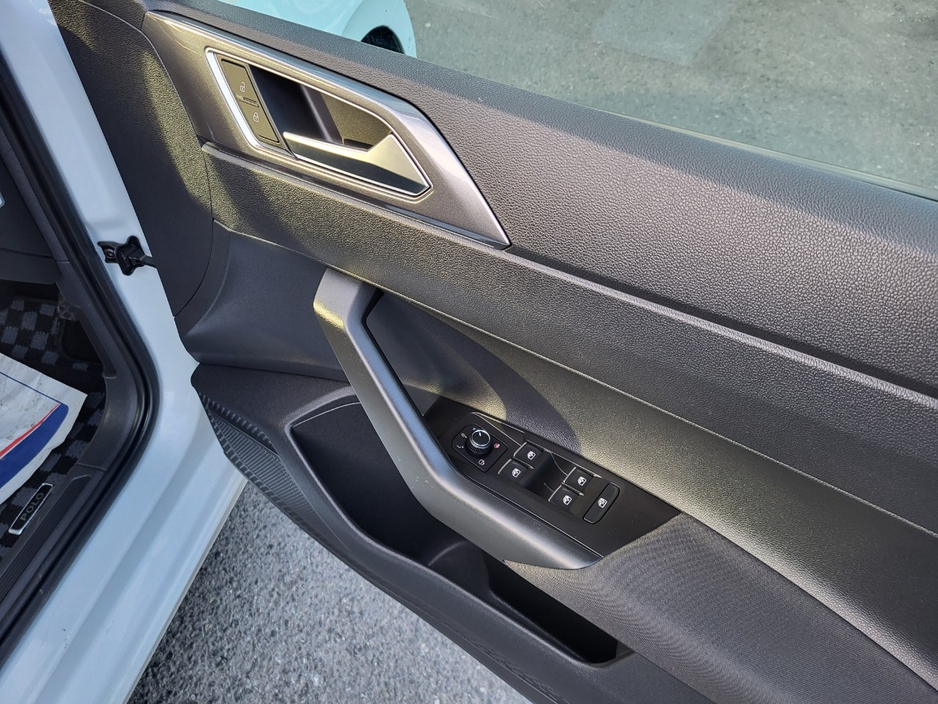 2019 Volkswagen Polo - image 13