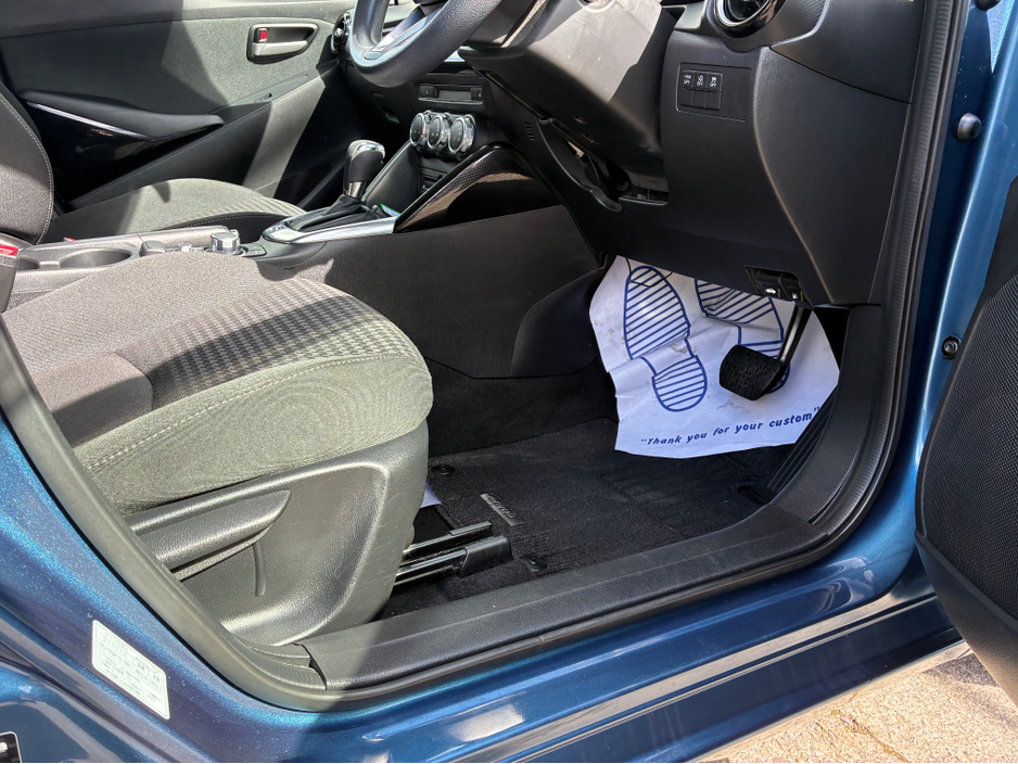 2017 Mazda Demio - image 12