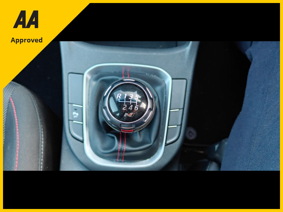 2021 Hyundai i30 - image 25