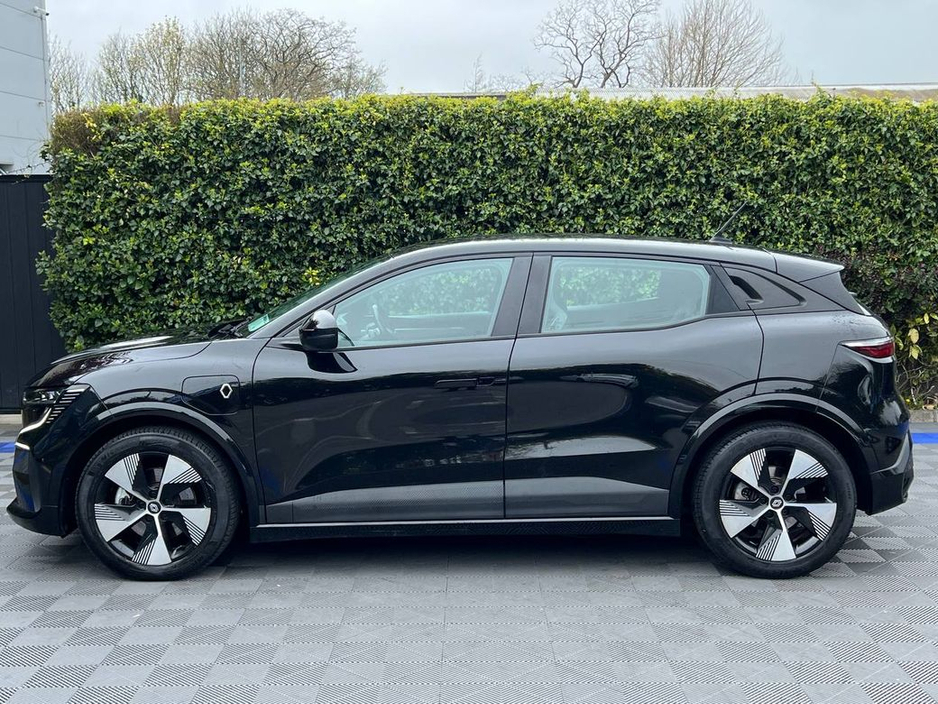 2023 Renault Megane - image 3