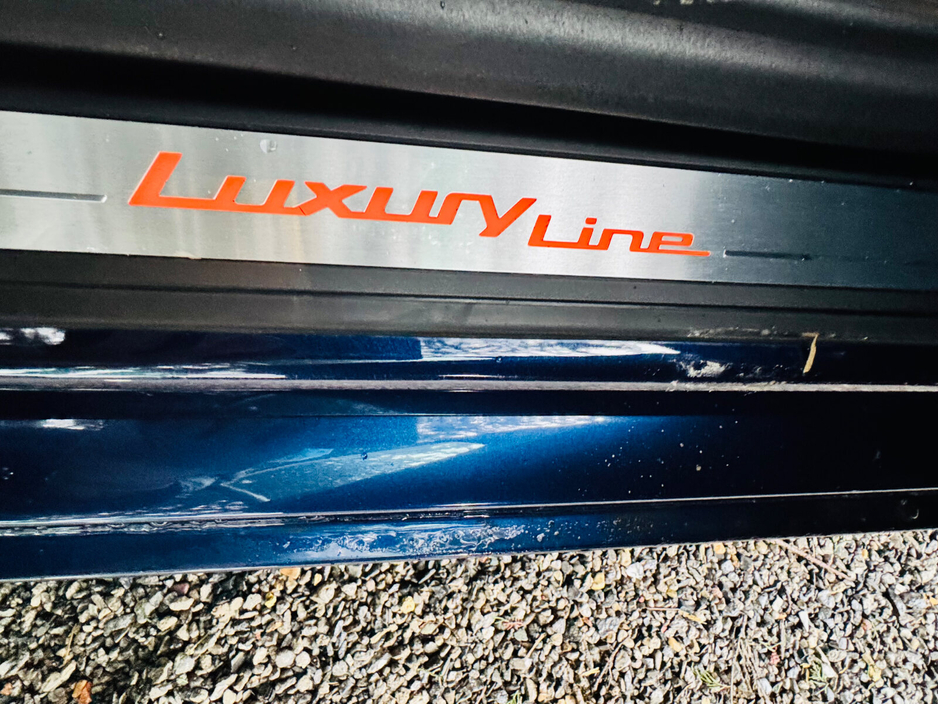 2018 BMW 5 Series - image 28