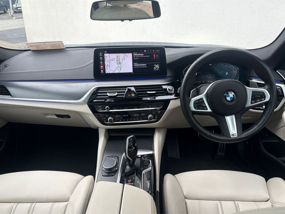 2023 BMW 5 Series - image 4