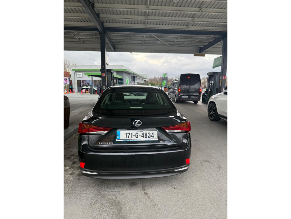 2017 Lexus IS 200 - image 4