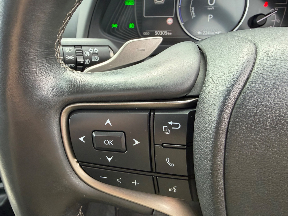 2021 Lexus UX 250 H - image 25