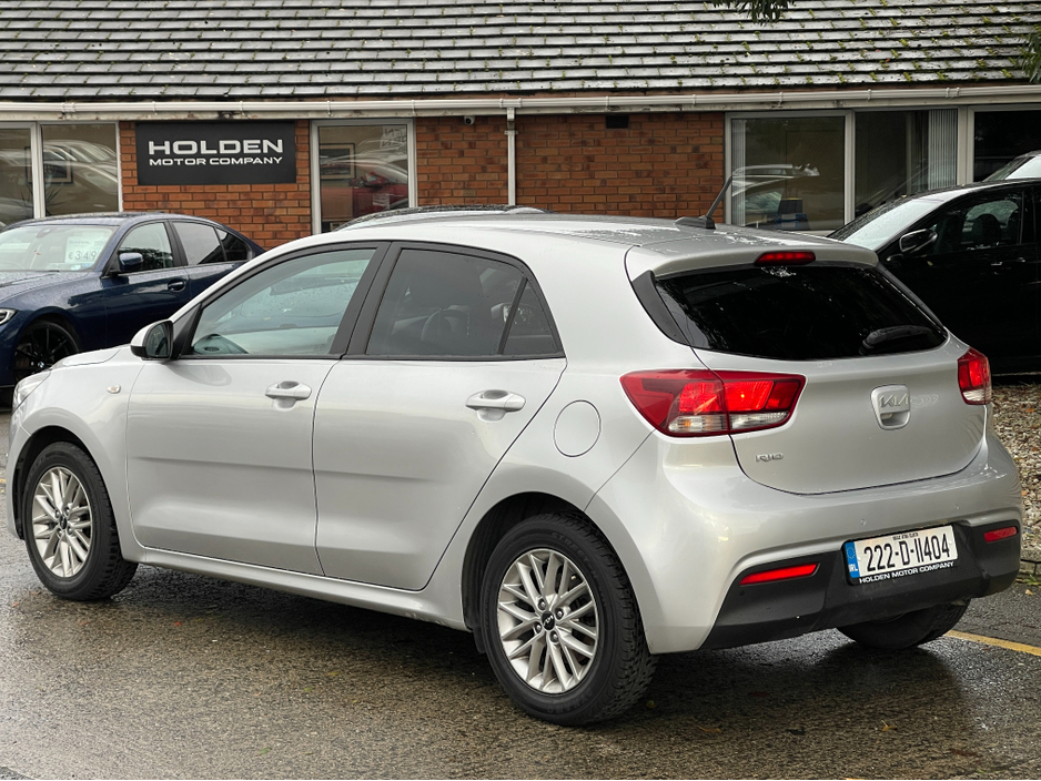 2022 Kia Rio - image 12