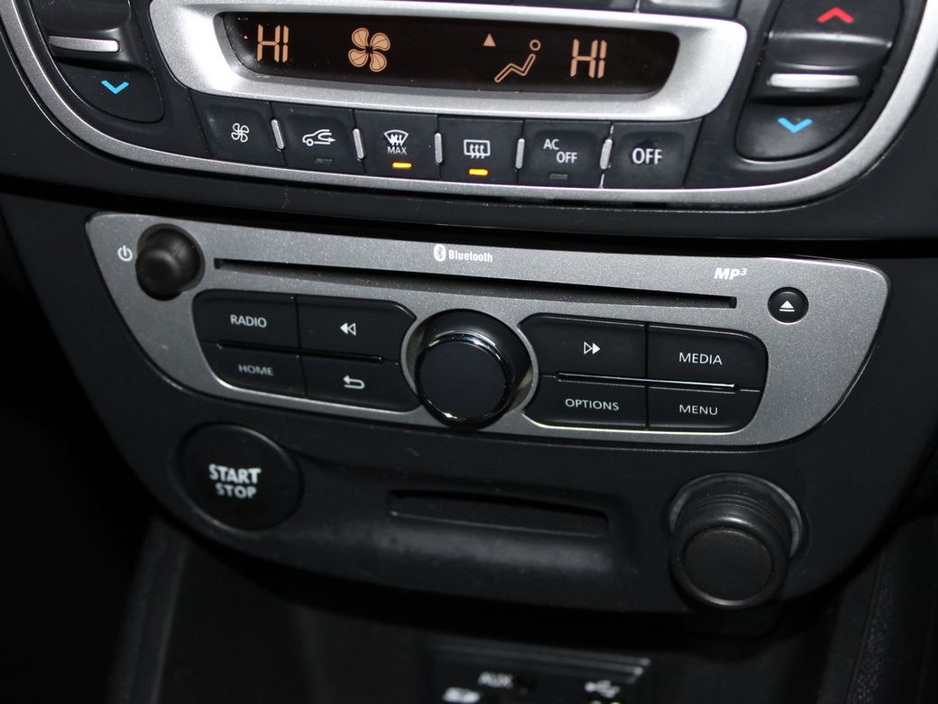 2015 Renault Fluence - image 20