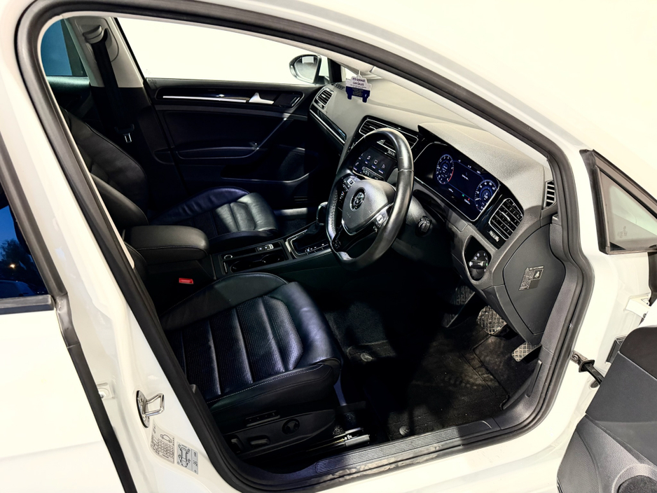 2017 Volkswagen Golf - image 8