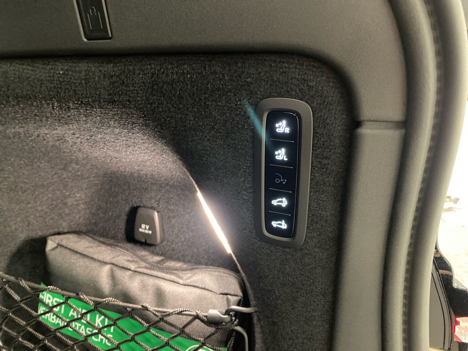 2026 Volvo EX90 - image 27