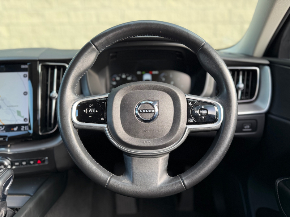 2018 Volvo XC60 - image 28