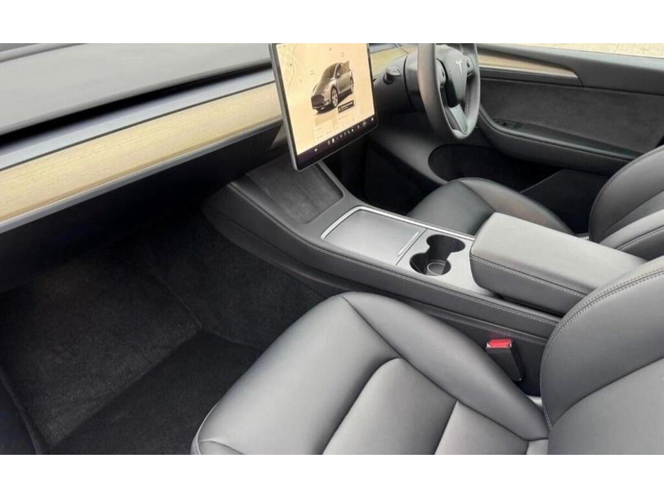 2024 Tesla Model Y - image 7