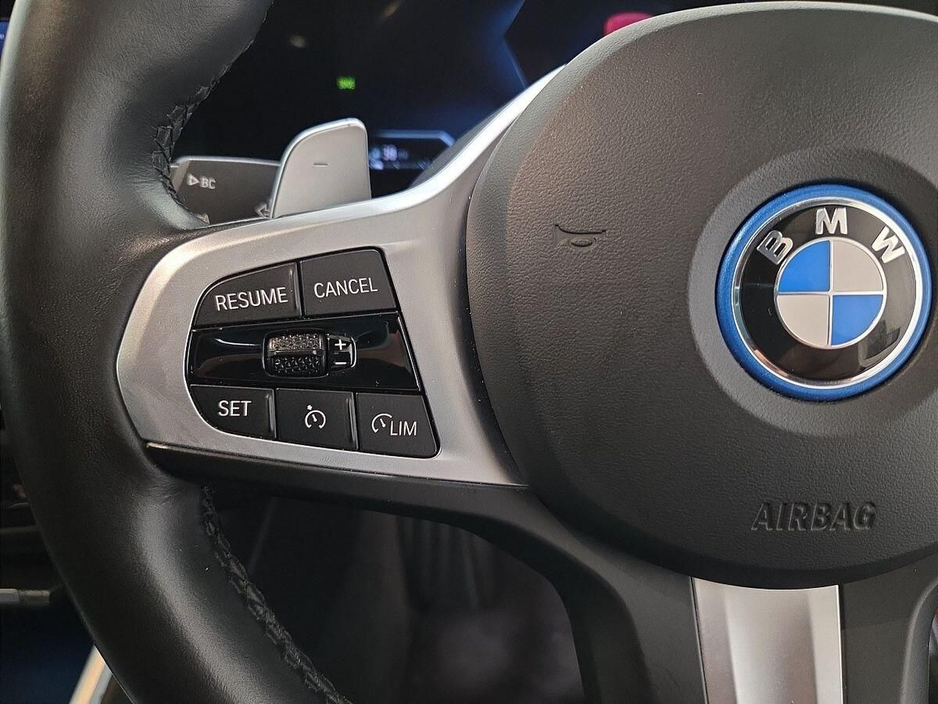 2024 BMW 3 Series - image 17