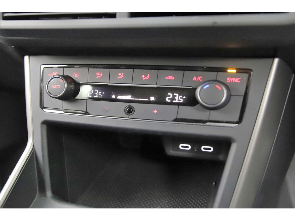 2021 Volkswagen Polo - image 18