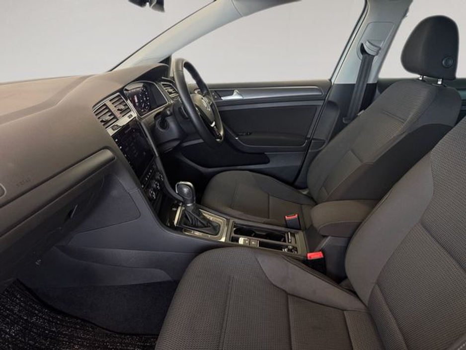 2018 Volkswagen Golf - image 17