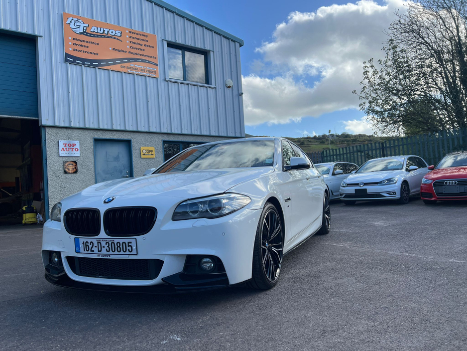 2016 BMW 5 Series - image 2