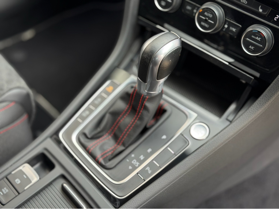 2018 Volkswagen Golf - image 13