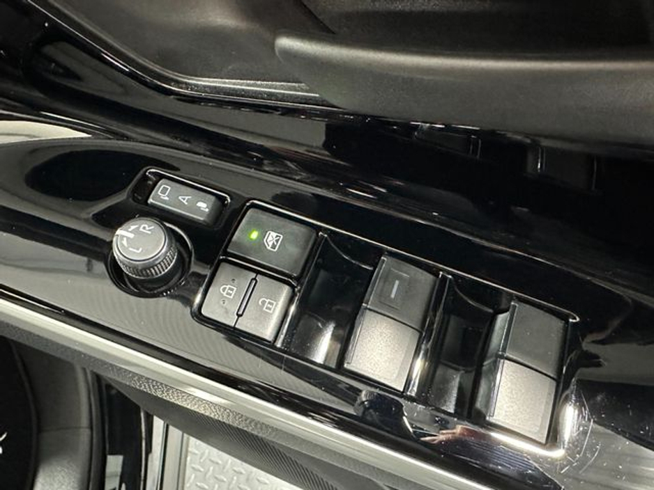 2024 Toyota bZ4X - image 13