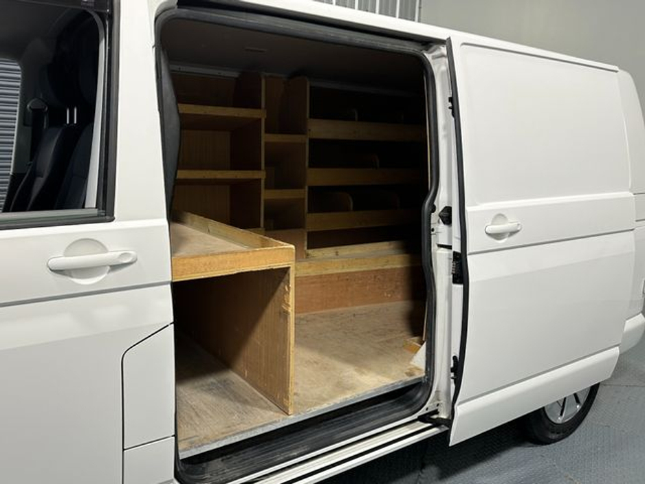 2021 Volkswagen Transporter - image 21