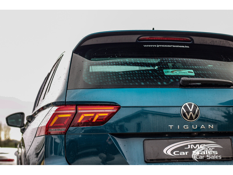 2021 Volkswagen Tiguan - image 12
