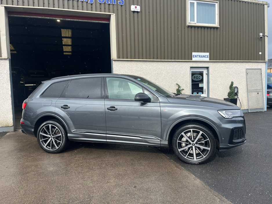 2021 Audi Q7 - image 13