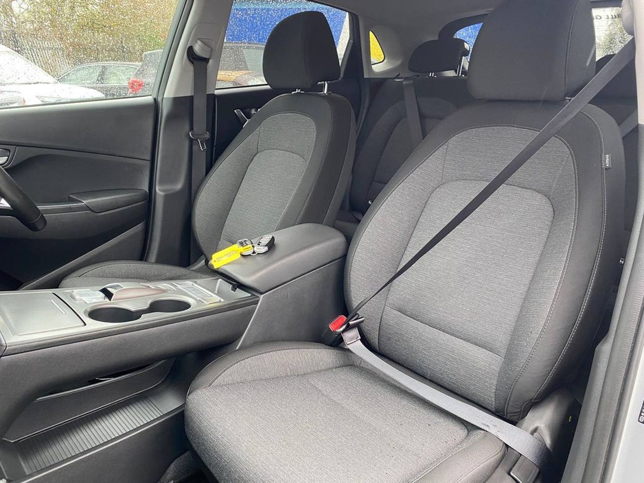 2023 Hyundai Kona - image 6