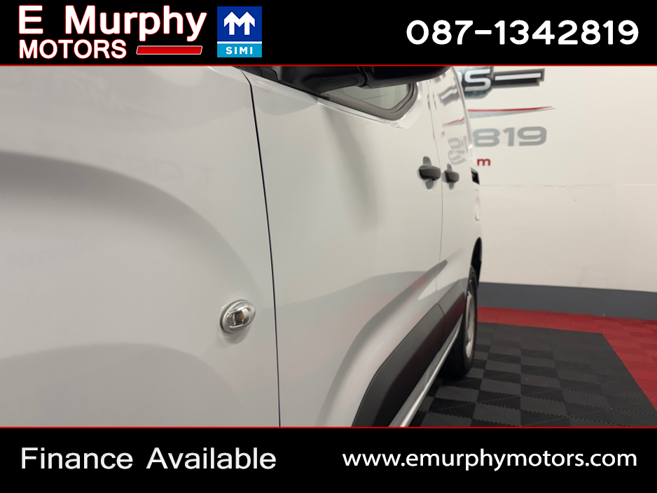 2023 Citroen Berlingo - image 23