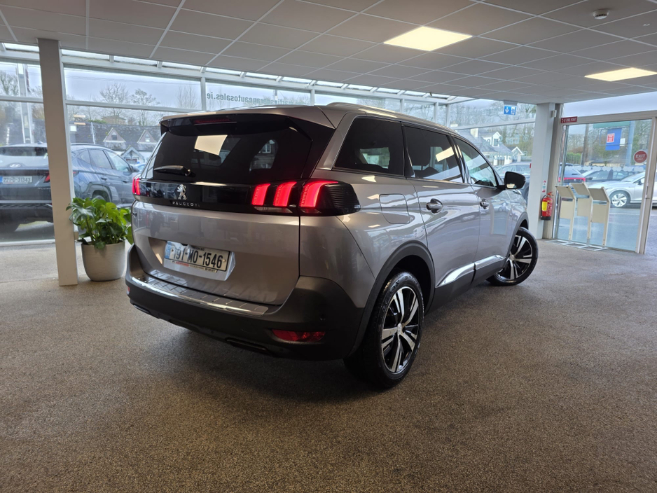 2019 Peugeot 5008 - image 4