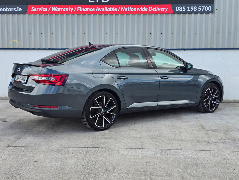 2018 Skoda Superb - image 8