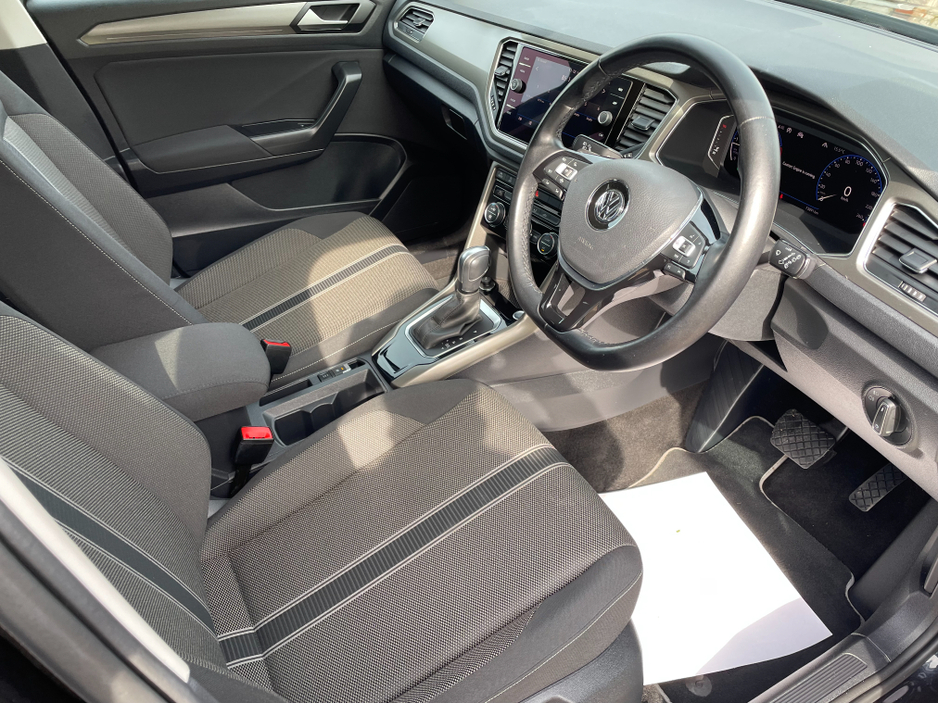 2021 Volkswagen T-Roc - image 11