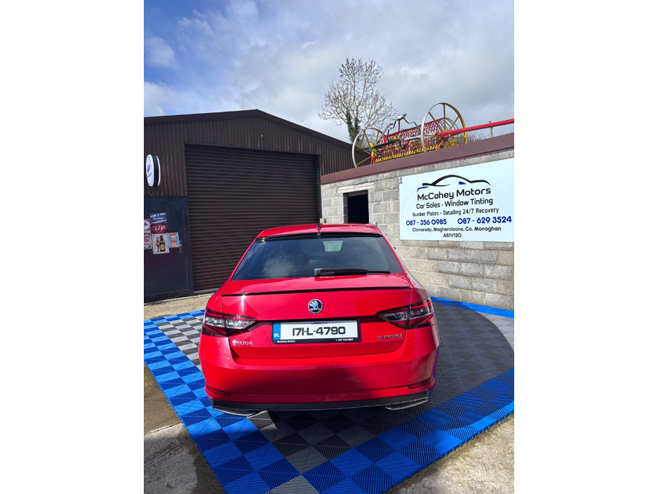 2017 Skoda Superb - image 5