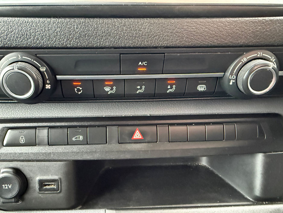 2020 Citroen Dispatch - image 27