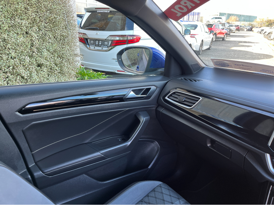 2024 Volkswagen T-Roc - image 15