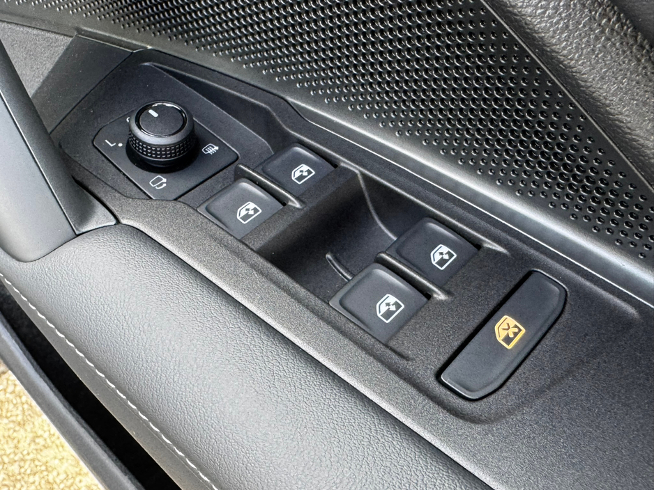 2025 Volkswagen Tiguan - image 20