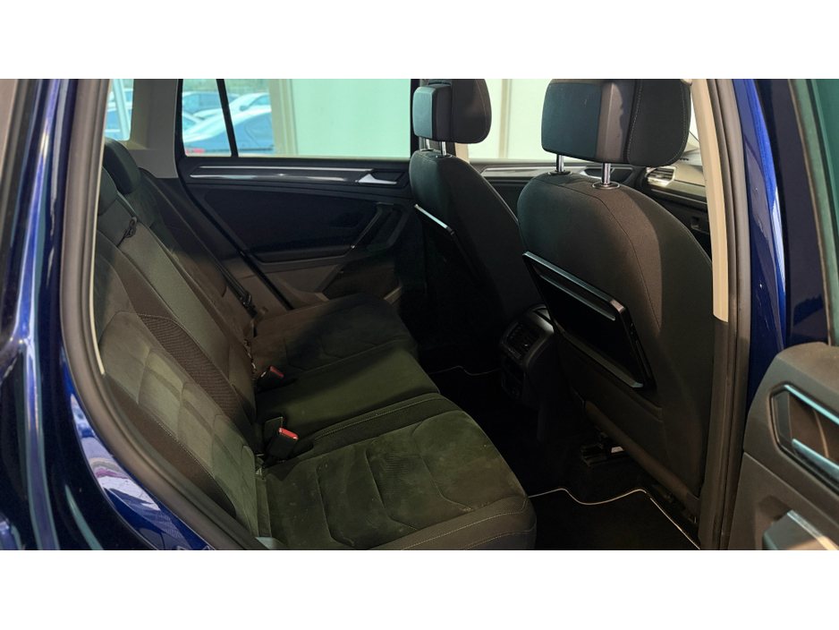 2017 Volkswagen Tiguan - image 8