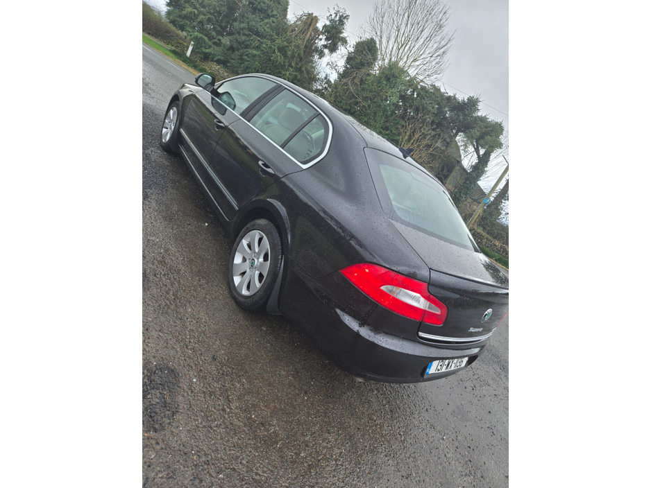 2013 Skoda Superb - image 6