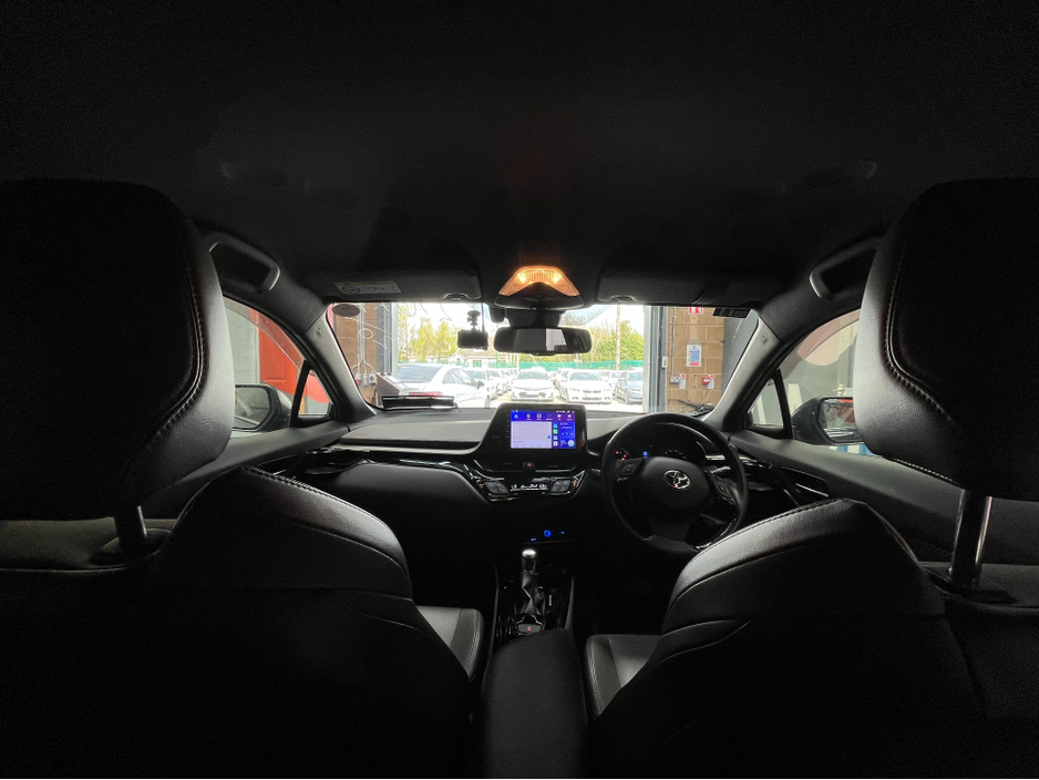 2020 Toyota C-HR - image 12