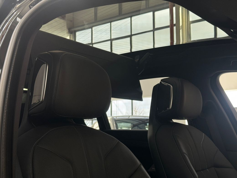 2025 BMW 7 Series - image 19