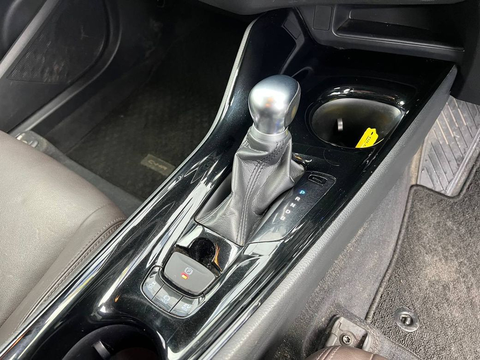 2019 Toyota C-HR 1.8 HYBRID // DIAMOND CUT ALLOYS // HALF LEATHER HEATED SEATS // DUAL ZONE CLIMATE CONTROL €19,900