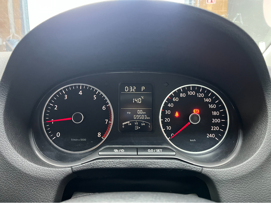 2014 Volkswagen Polo - image 18