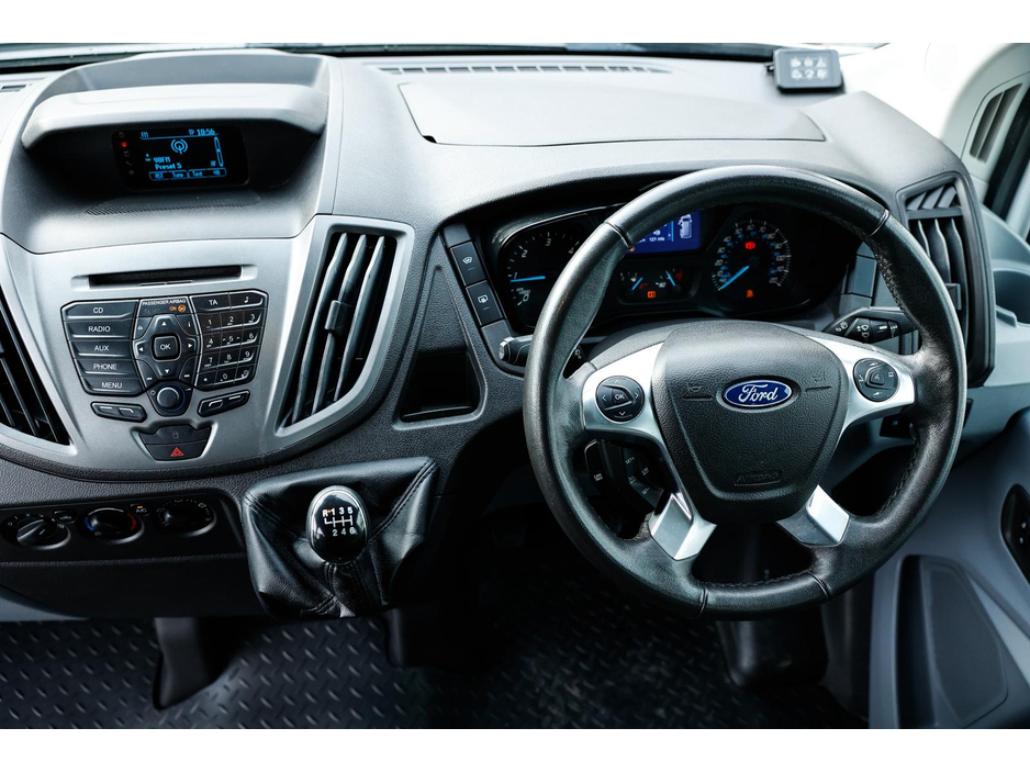 2017 Ford Transit - image 8