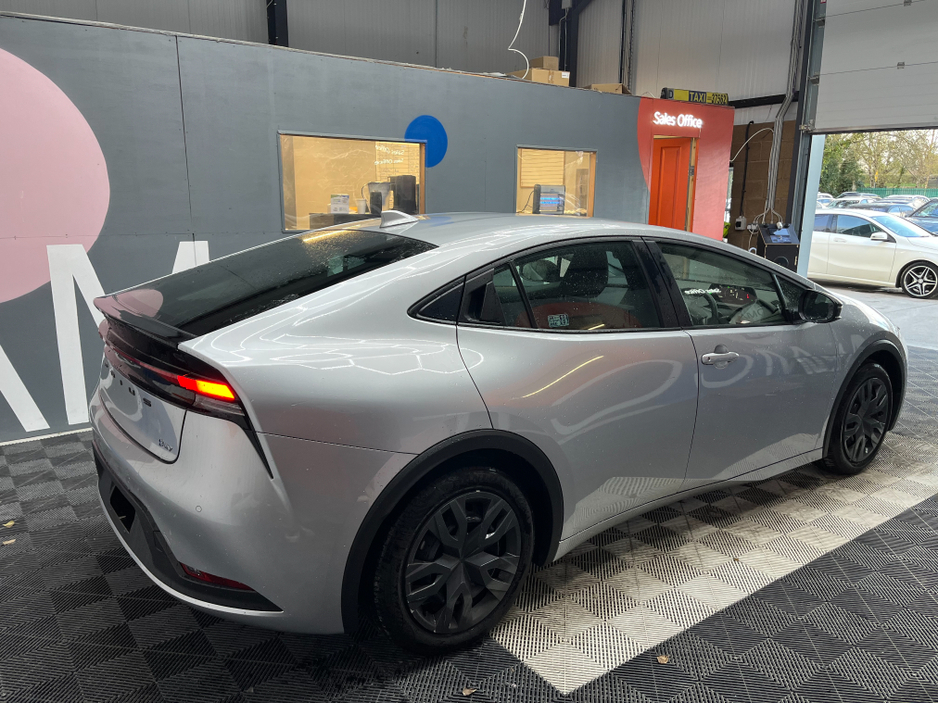 2025 Toyota Prius - image 2