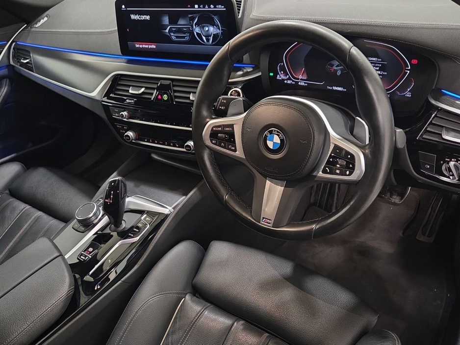 2023 BMW 5 Series - image 6