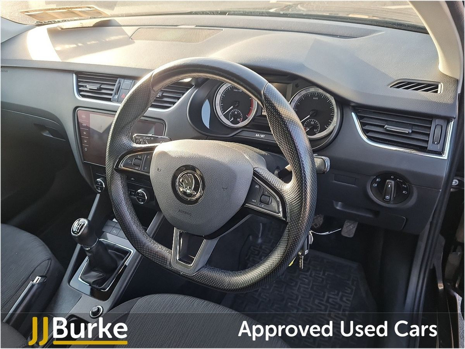 2020 Skoda Octavia - image 11