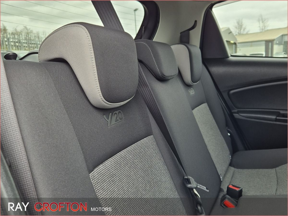 2019 Toyota Yaris - image 20